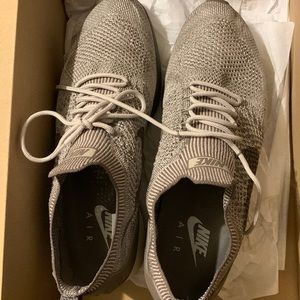 Nike mariah flyknit khaki color way. No box